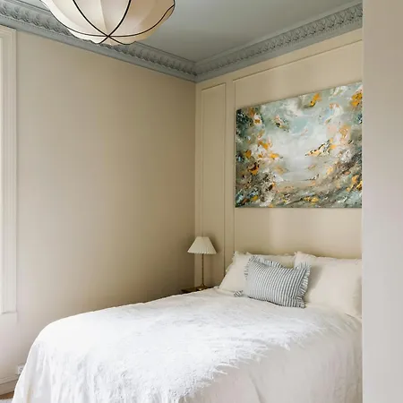Apartment Stucco And High Ceilings Near Uranienborg Church Oslo