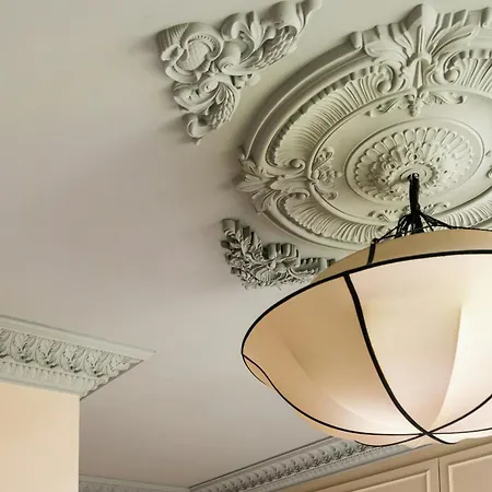 Stucco And High Ceilings Near Uranienborg Church Apartment Oslo